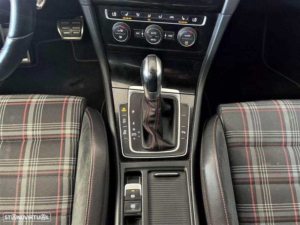 VW Golf 2.0 TSi GTi DSG - 54