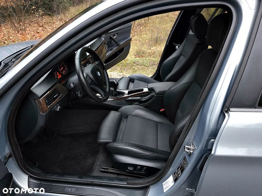 BMW Seria 3 320i - 23