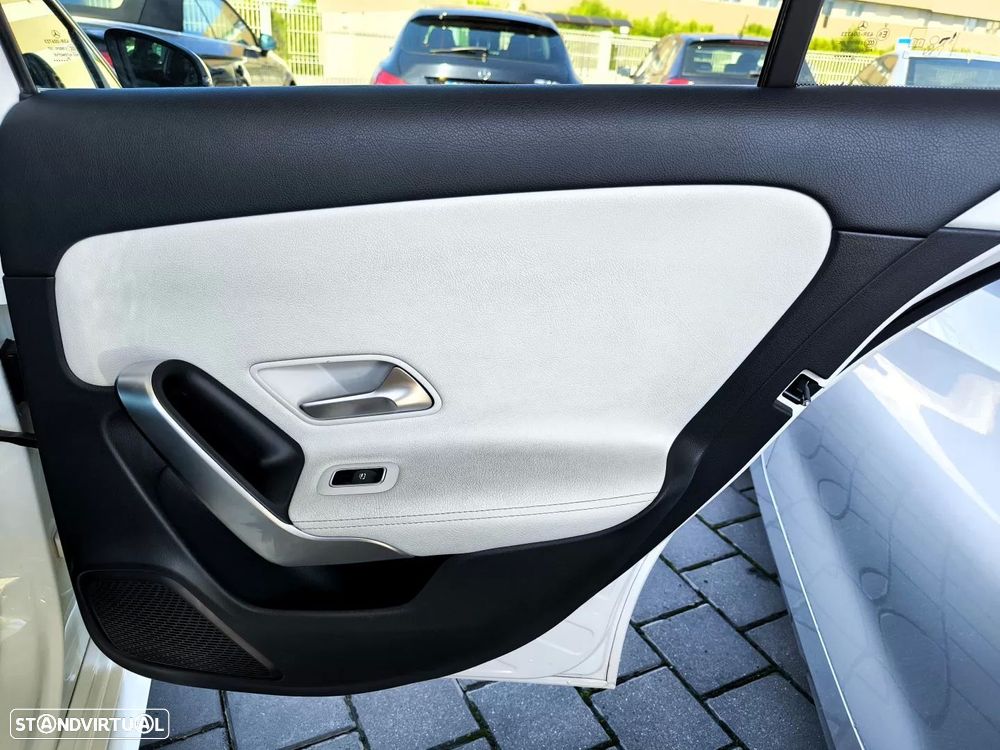 Mercedes-Benz A 180 Limousine d AMG Line - 33