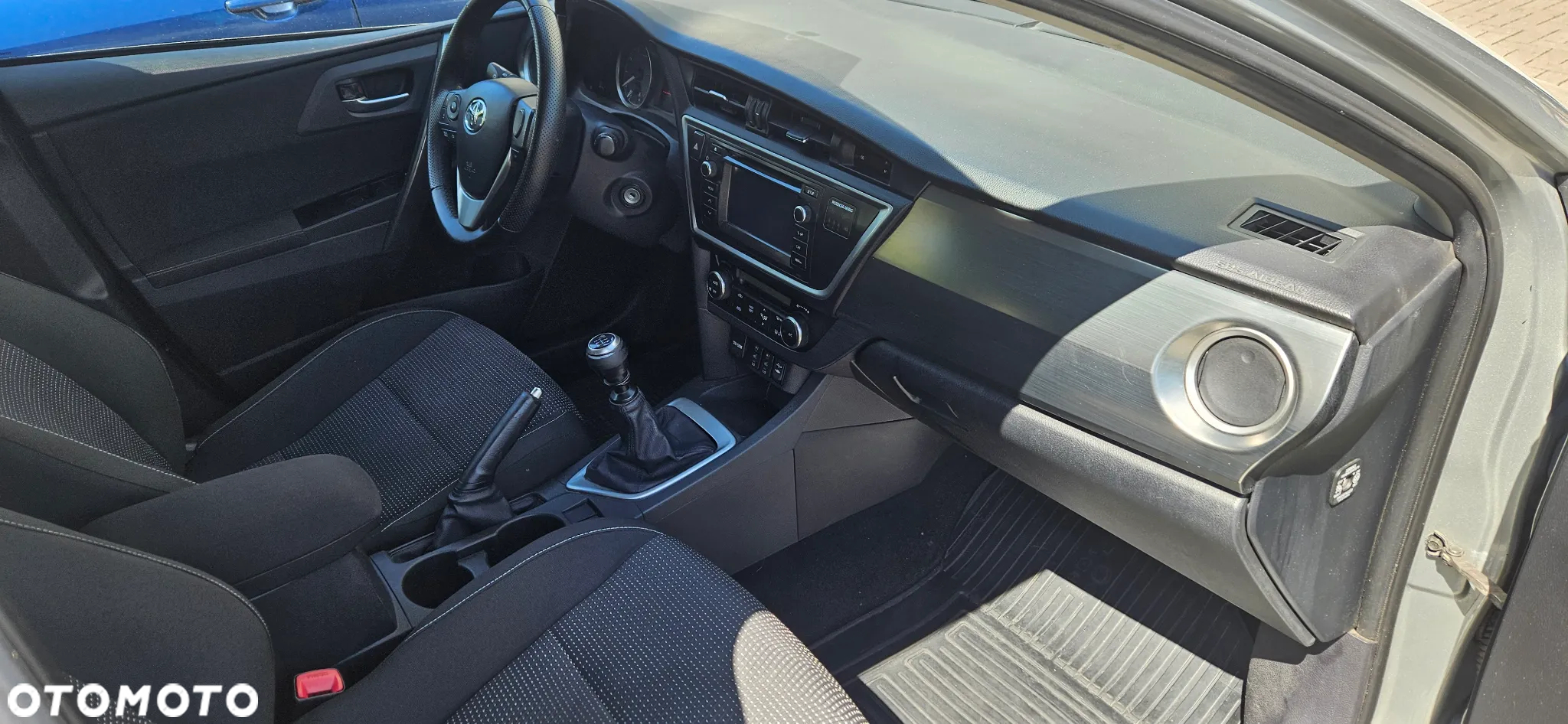 Toyota Auris 1.6 Premium Comfort - 5
