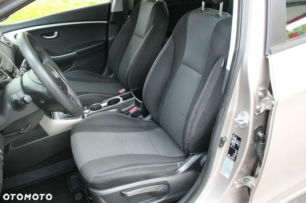 Hyundai i30 1.4 Family+ - 11