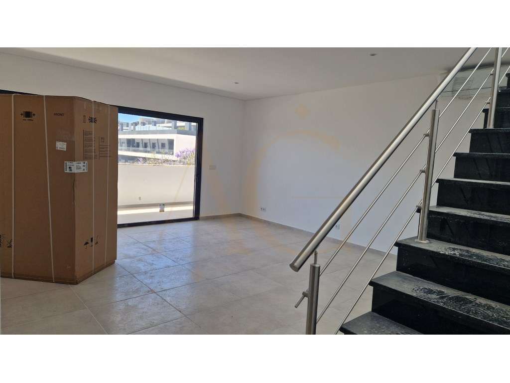 Apartamento T4, último piso com terraço grande. - Grande imagem: 5/37