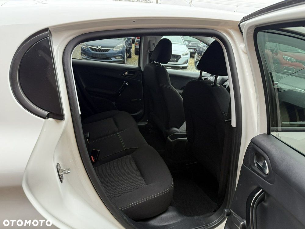 Peugeot 208 1.2 VTi Style - 22