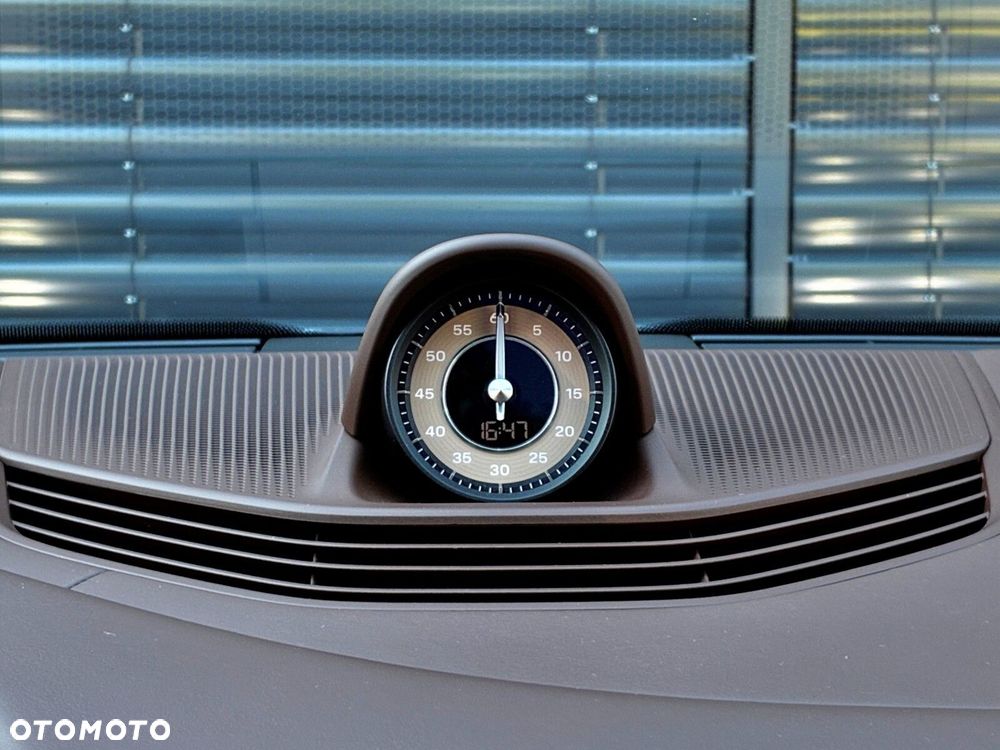 Porsche Taycan - 30