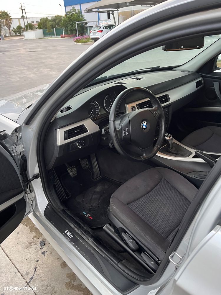 BMW 318 d Touring - 16
