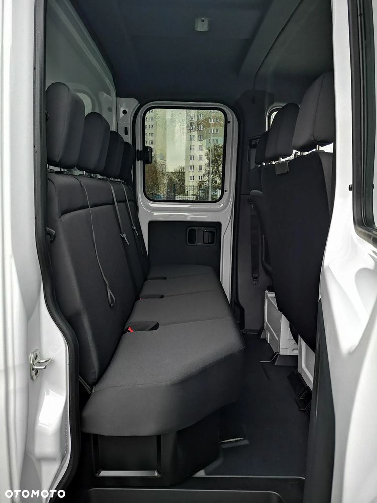 Mercedes-Benz Sprinter - 12