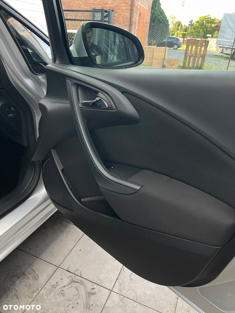 Opel Astra 1.4 Turbo Exklusiv - 27