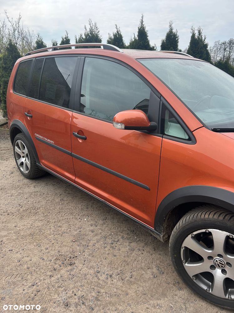 Volkswagen Touran 1.4 TSI Cross DSG - 1