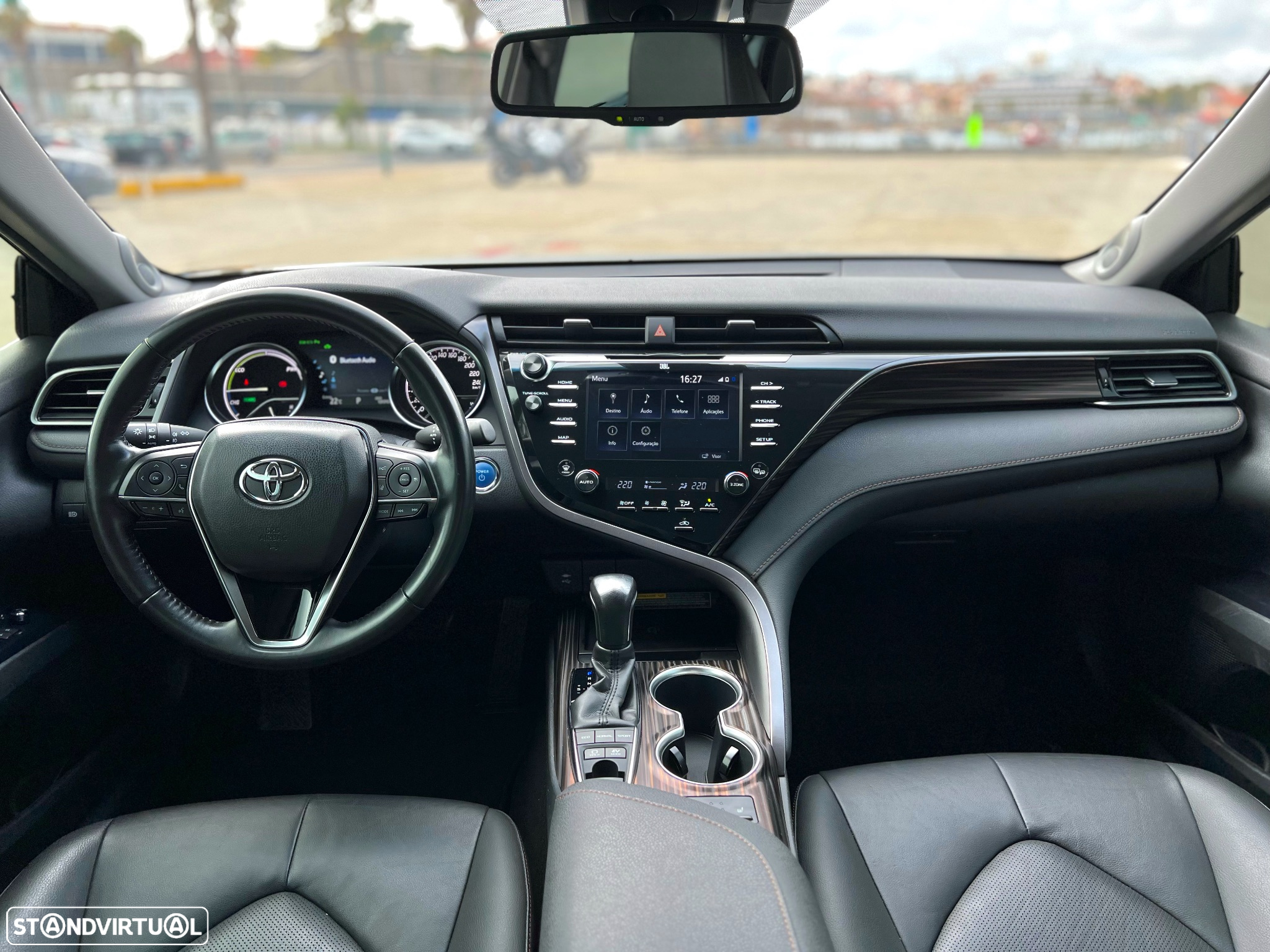 Toyota Camry 2.5 Hybrid Luxury - 16
