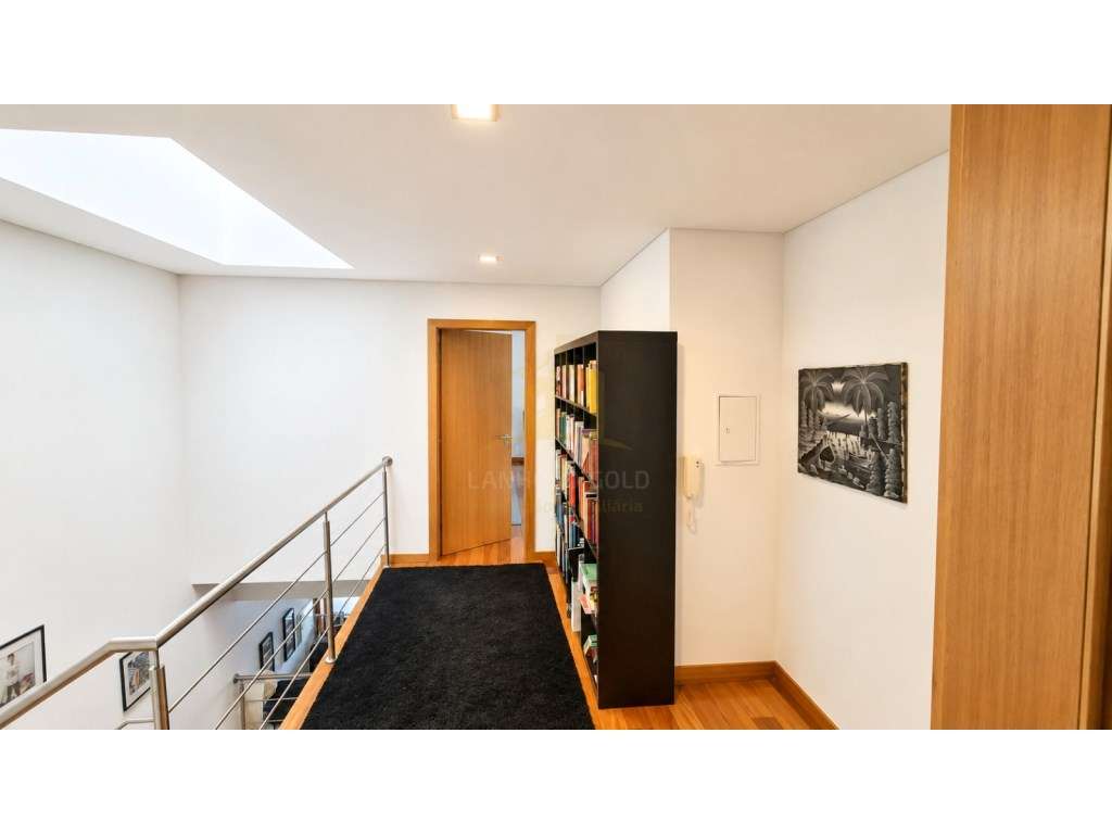 Moradia Geminada T4 Transformada em T3 com 3 Suites | São Pedro (Es... - Grande imagem: 5/14