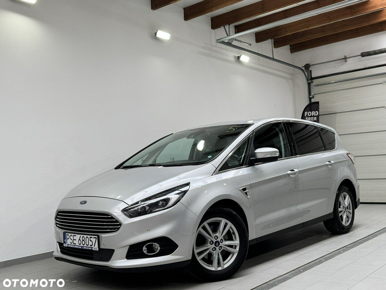 Ford S-Max - 11