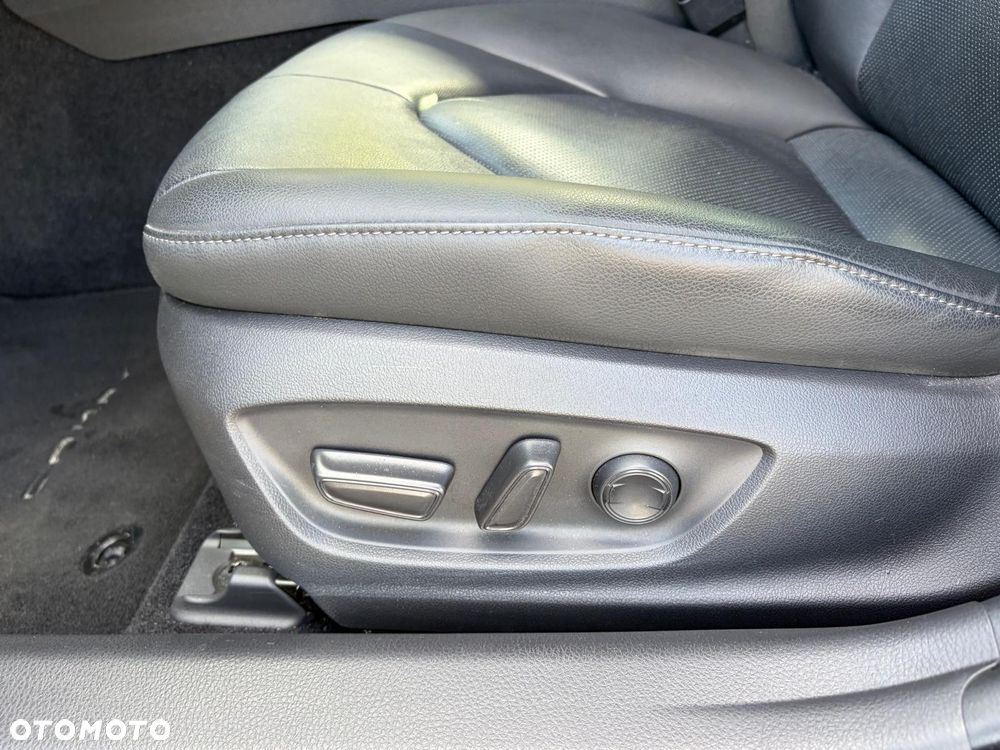 Toyota Camry 2.5 Hybrid Executive CVT - 6