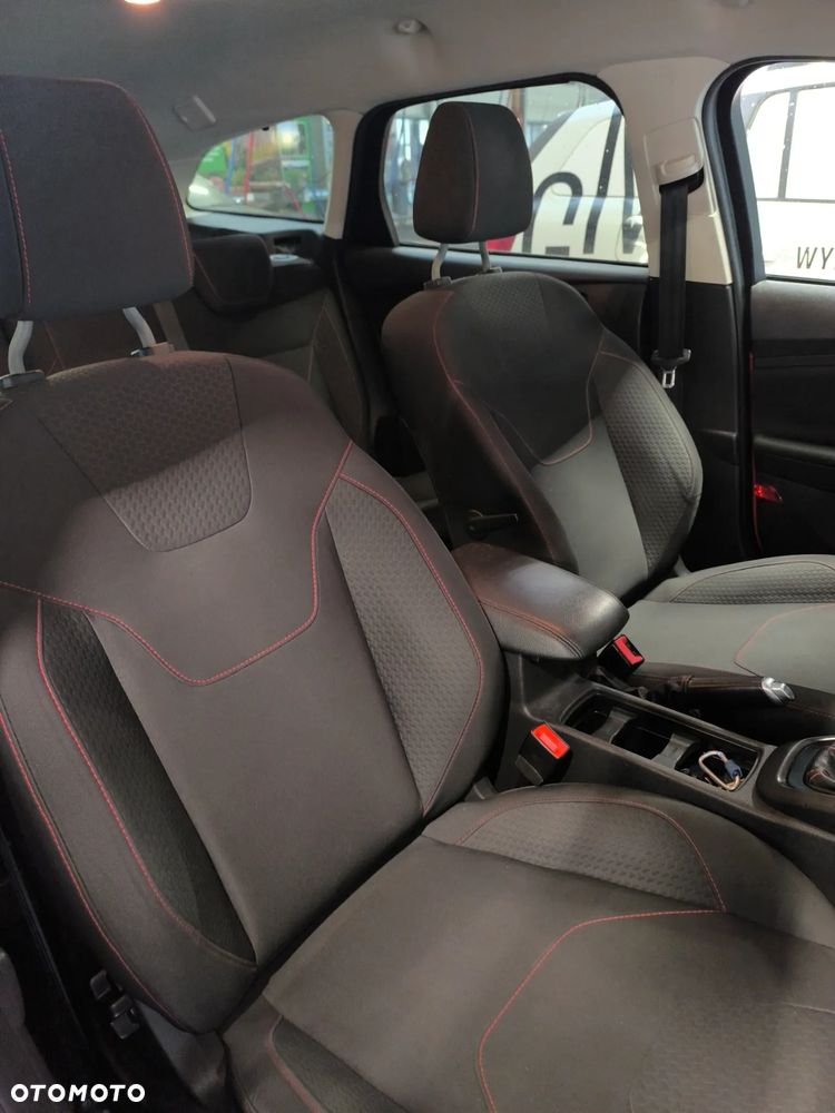 Ford Focus SW 1.5 EcoBoost S&S ST-LINE - 12