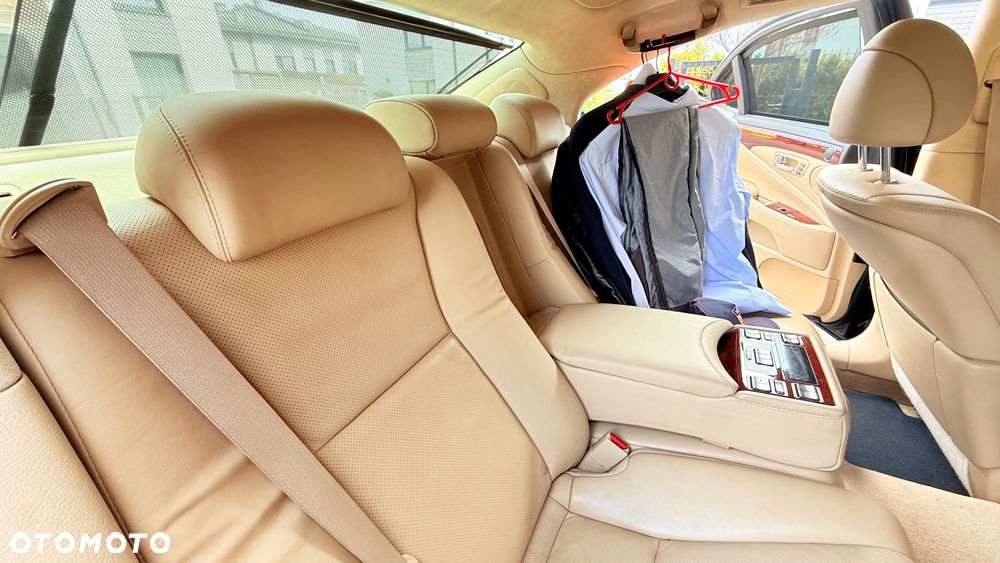 Lexus LS - 27
