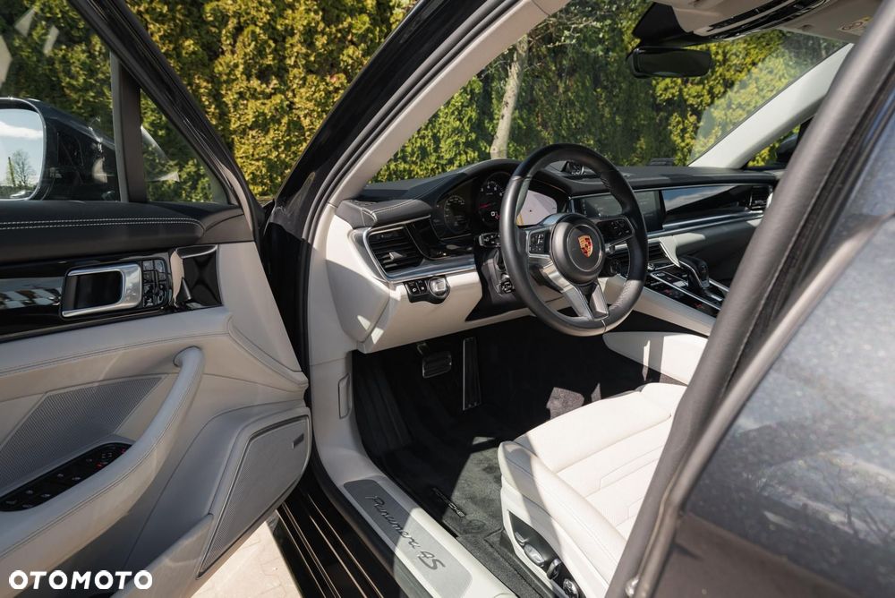 Porsche Panamera 4S - 10