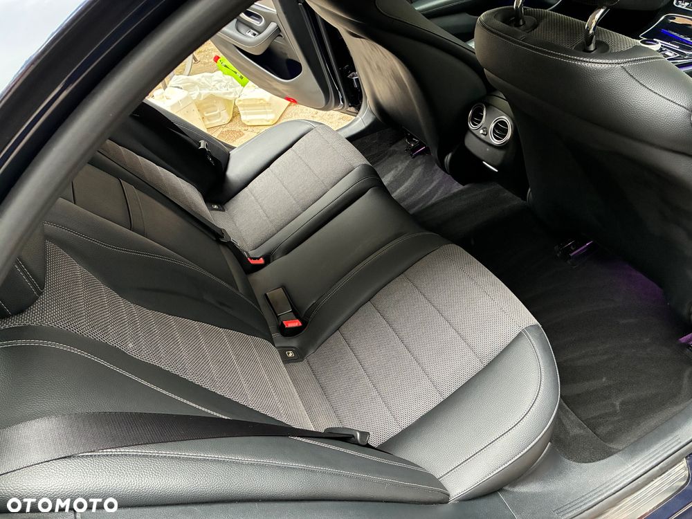 Mercedes-Benz Klasa E 220 d 9G-TRONIC - 32