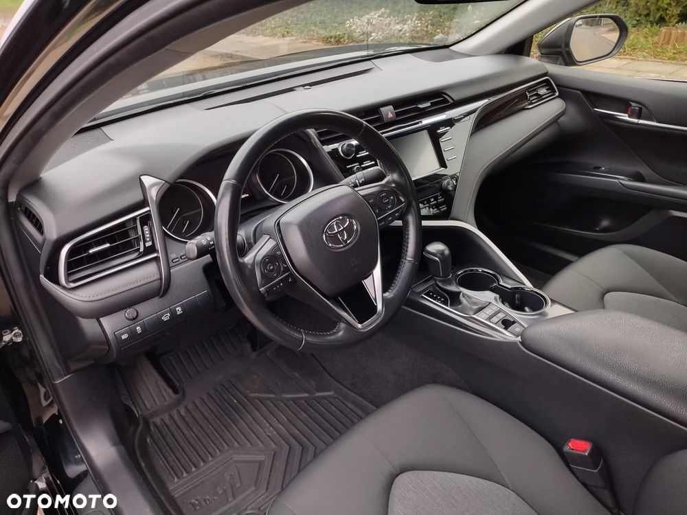Toyota Camry 2.5 Hybrid Comfort CVT - 22