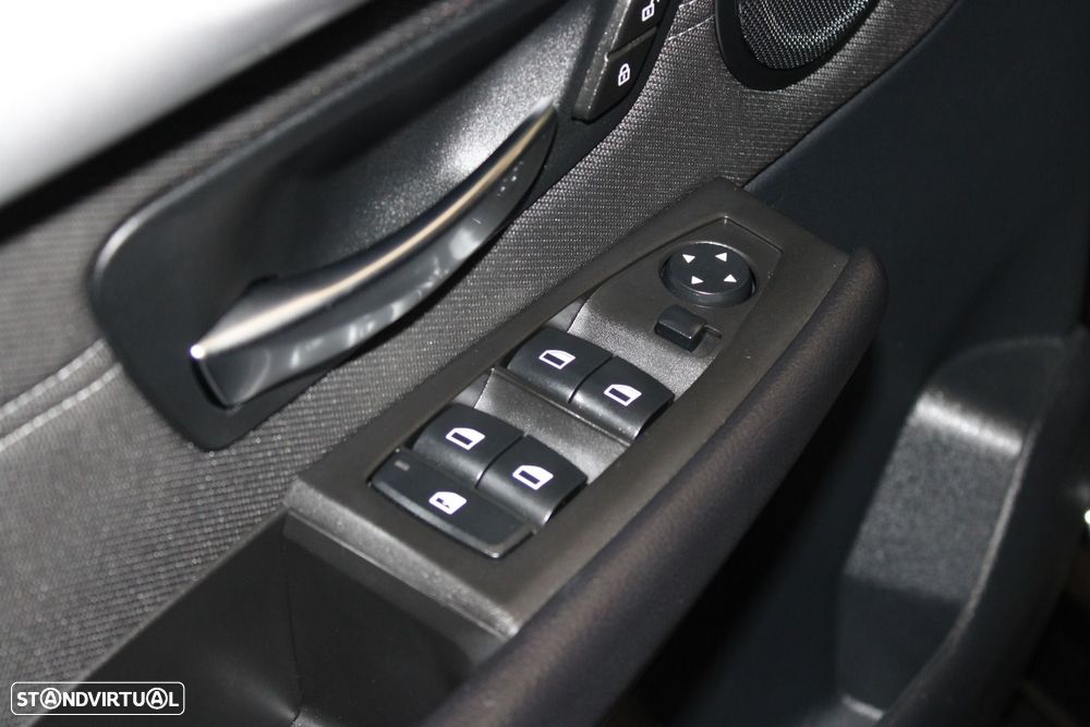 BMW 216 Gran Tourer d Auto - 26