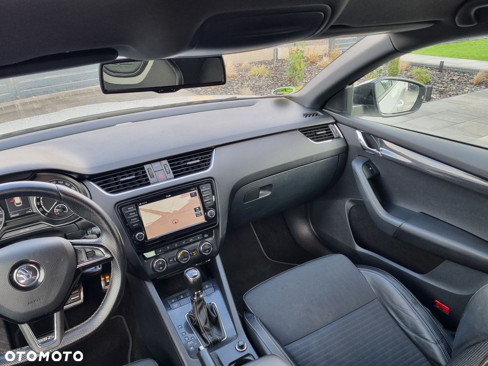 Skoda Octavia 2.0 TDI DSG RS - 22