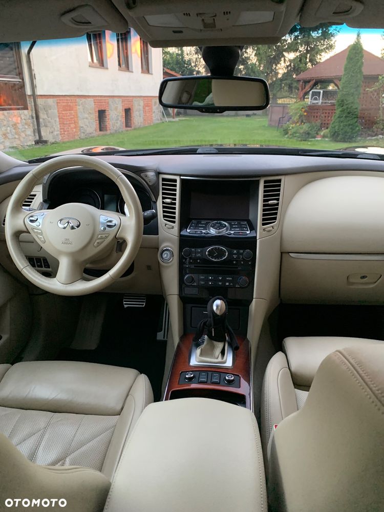 Infiniti QX70 - 20