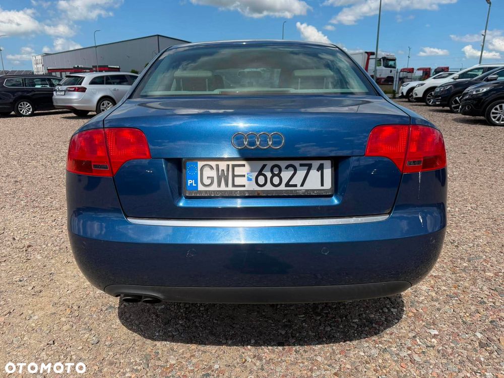 Audi A4 Limousine - 3