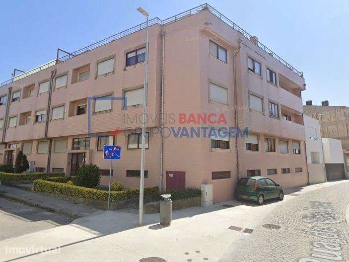 Apartamento T2+1 com pátio, em Aldoar - Grande imagem: 2/14