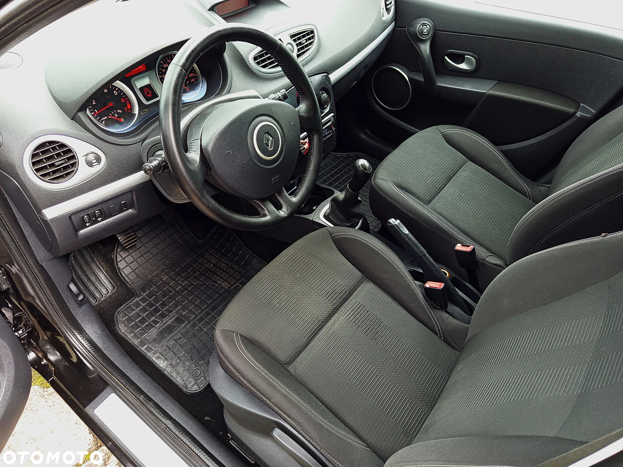 Renault Clio - 22