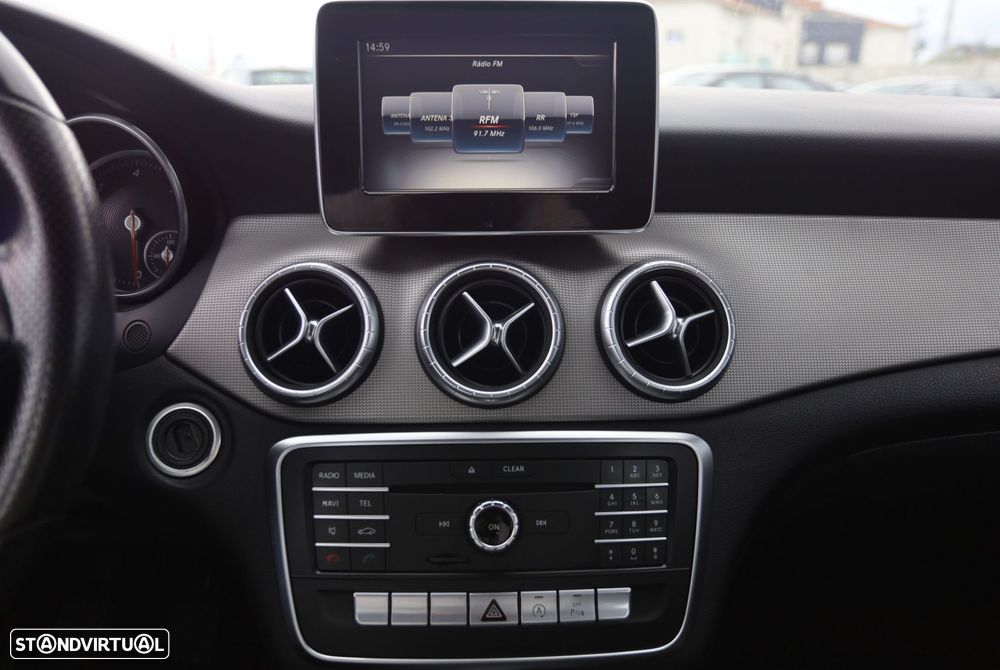 Mercedes-Benz CLA 180 d Shooting Brake Urban - 11