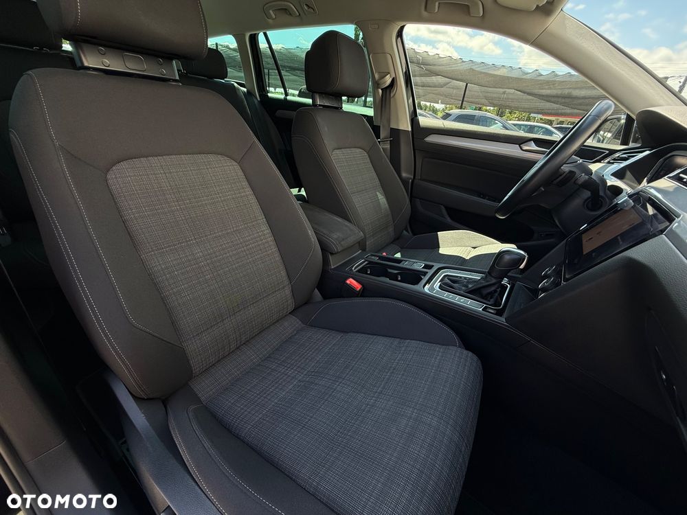 Volkswagen Passat 2.0 TDI SCR DSG Business - 30