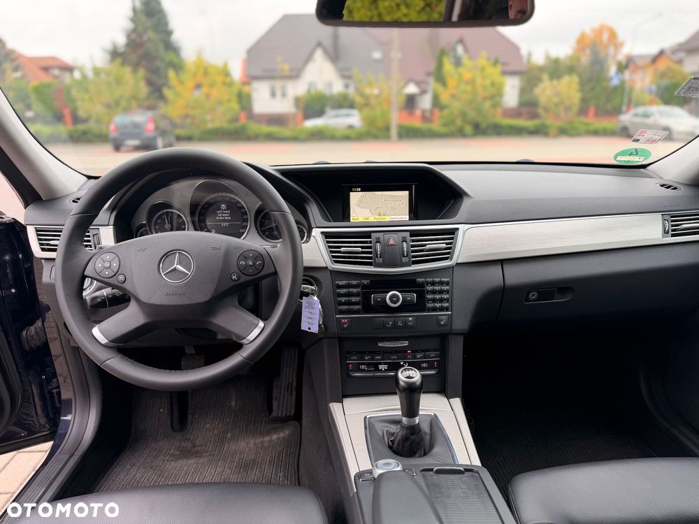 Mercedes-Benz Klasa E ver-200-cgi-blueefficiency-avantgarde - 5