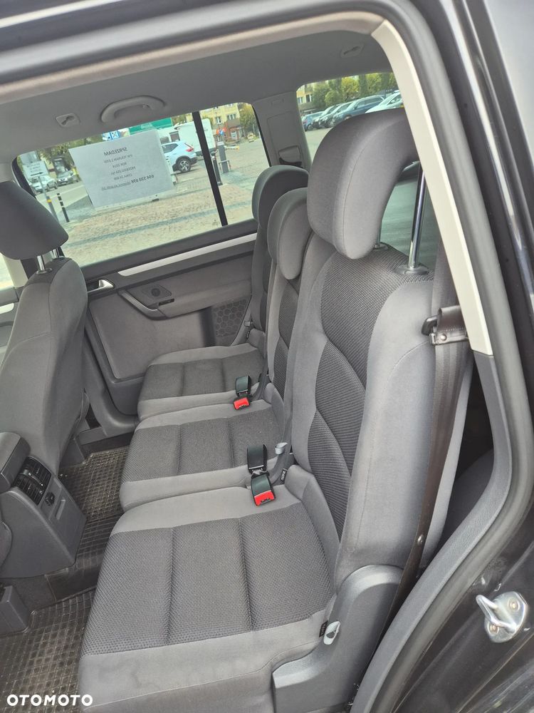 Volkswagen Touran - 10