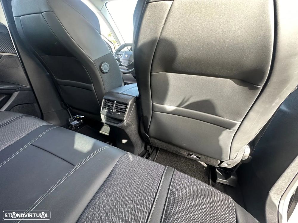 Peugeot 3008 1.6 Hybrid Allure e-EAT8 - 28