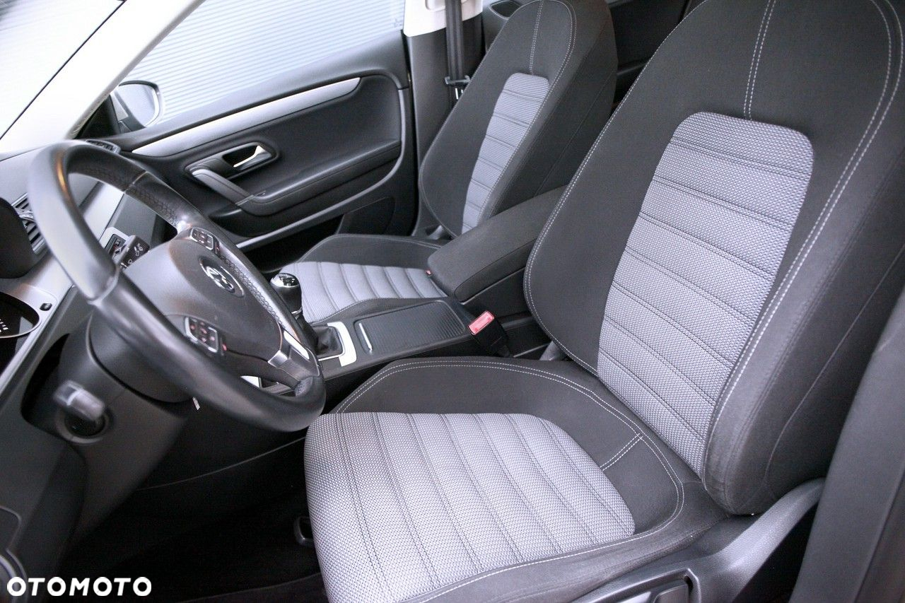 Volkswagen Passat CC - 16
