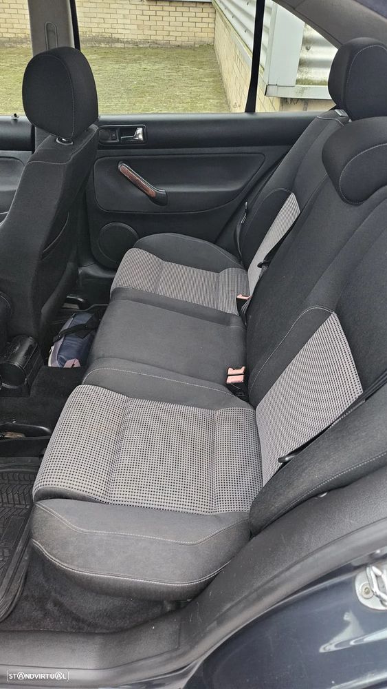 VW Bora 1.9 TDi Highline - 10