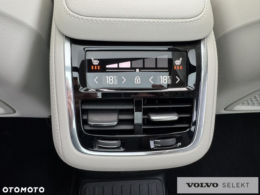 Volvo XC 90 T8 AWD Plug-In Hybrid Ultimate Bright 7os - 28