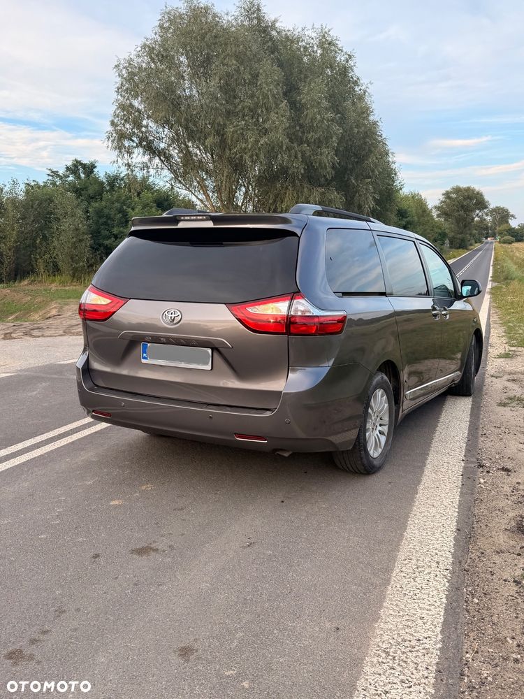 Toyota Sienna 3.5 V6 - 6