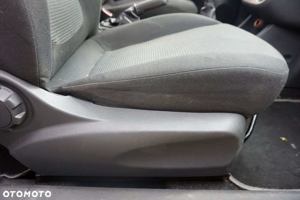 FOTEL PRZEDNI PRAWY CORSA D IV 3D HB  OPEL 2006-2011 - 3