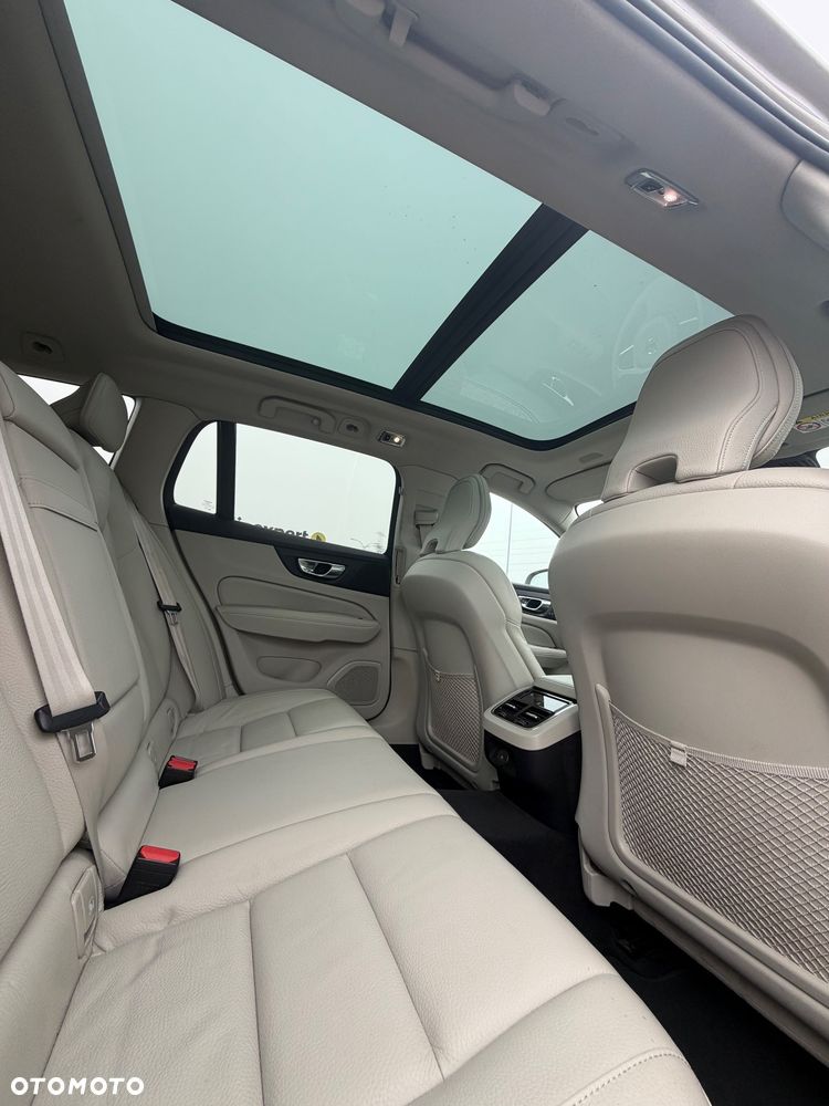 Volvo V60 Cross Country - 18