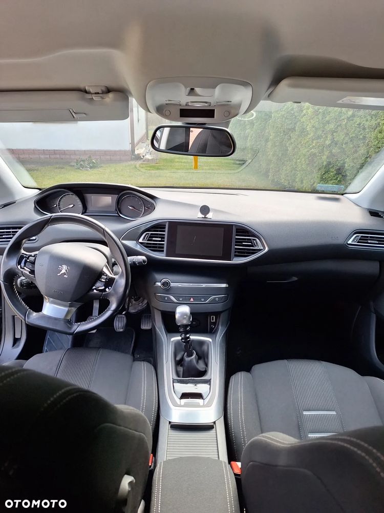 Peugeot 308 125 THP Allure - 8