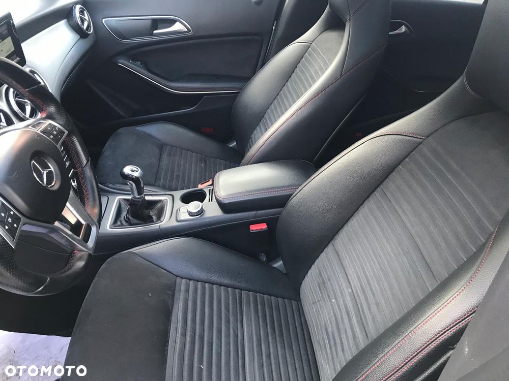 Mercedes-Benz CLA 180 AMG Line - 3