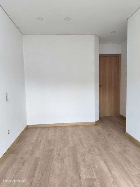 Apartamento T3 Renovado - Grande imagem: 3/12