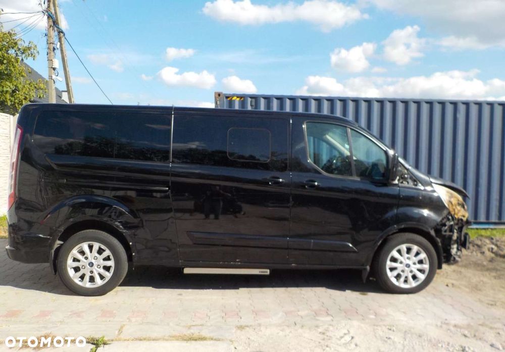 Ford Tourneo Custom - 19
