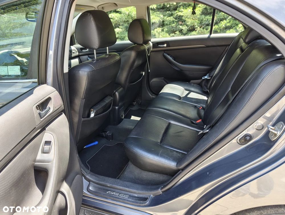Toyota Avensis 2.0 VVT-i Prestige - 3