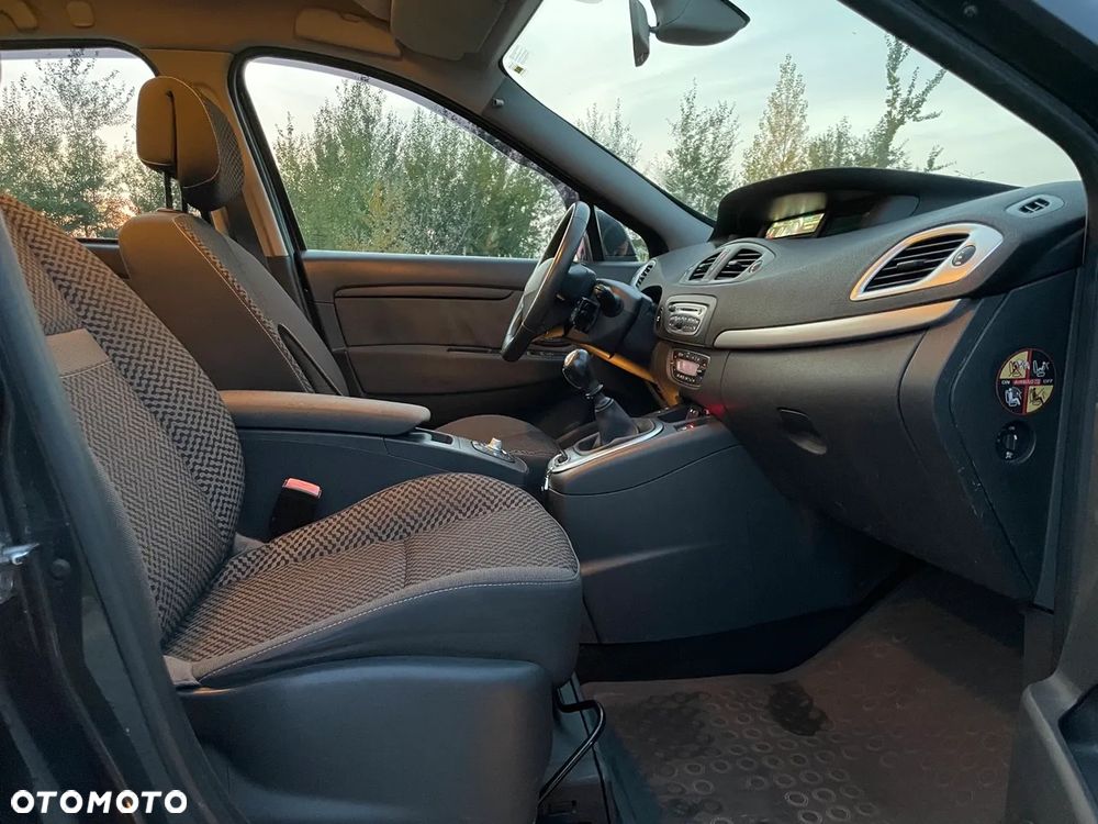 Renault Grand Scenic - 18