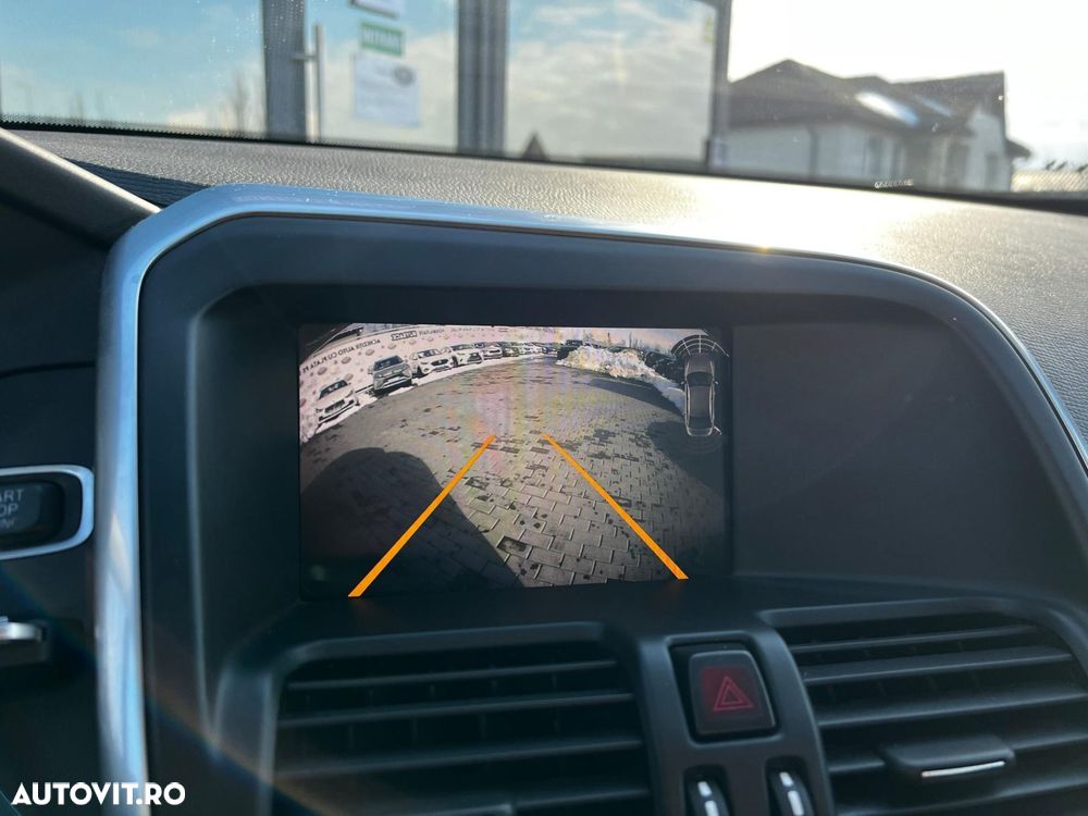 VOLVO XC60 2017 — imagine 32