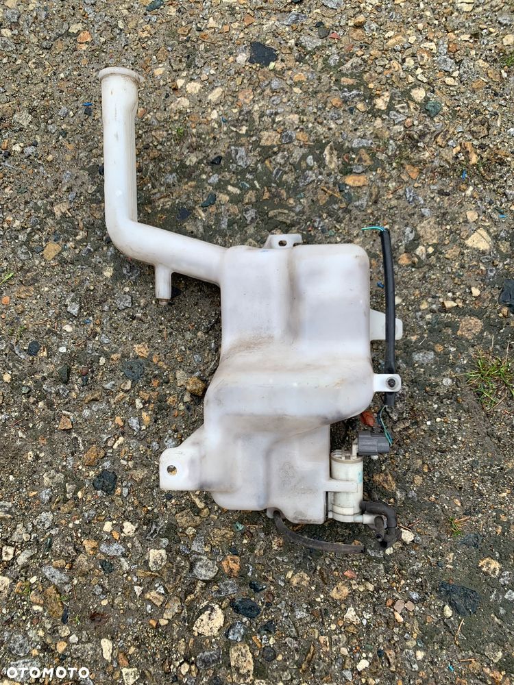 Mazda 2 DY DE DJ 3 BK BL BPBM 5 CR CW 6 gg Gy GH GJ GL cx-3 cx-30 cx-5 cx-7  zbiornik spryskiwaczy spryskiwacz zwykły xenon czujnik pompka zatyczka wężyki wszystkie Czesci - 19