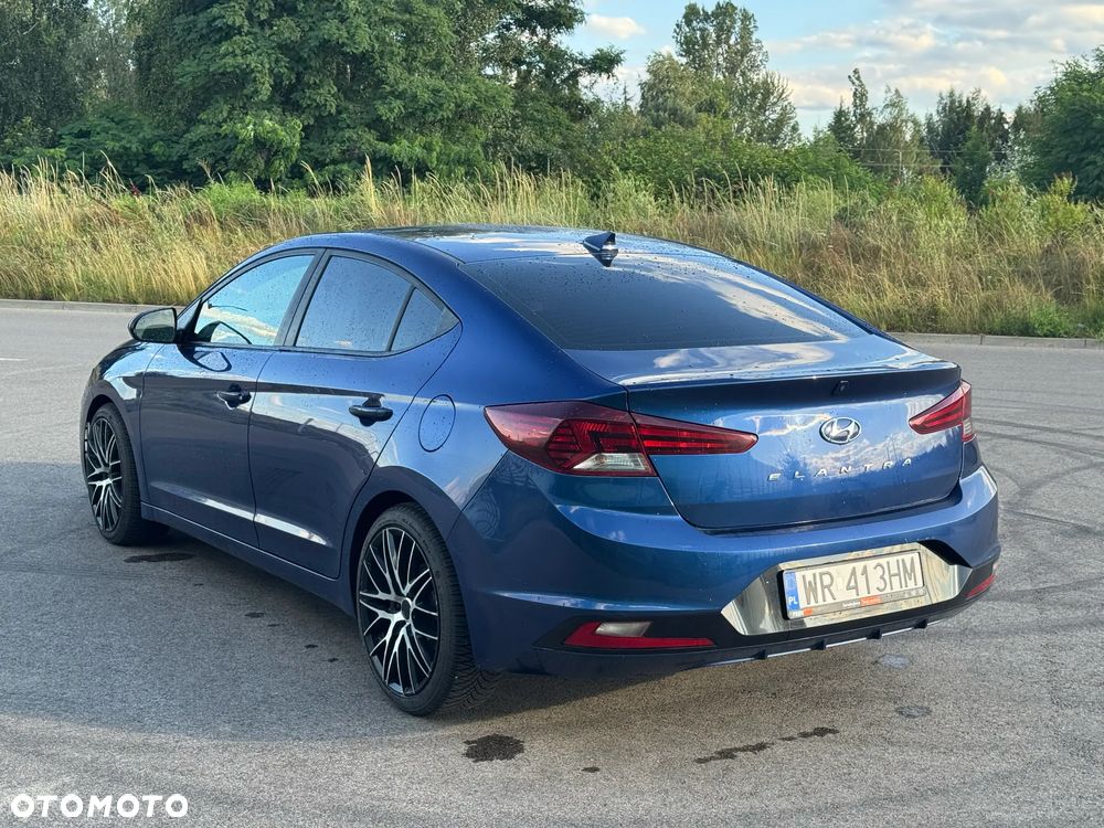 Hyundai Elantra - 4
