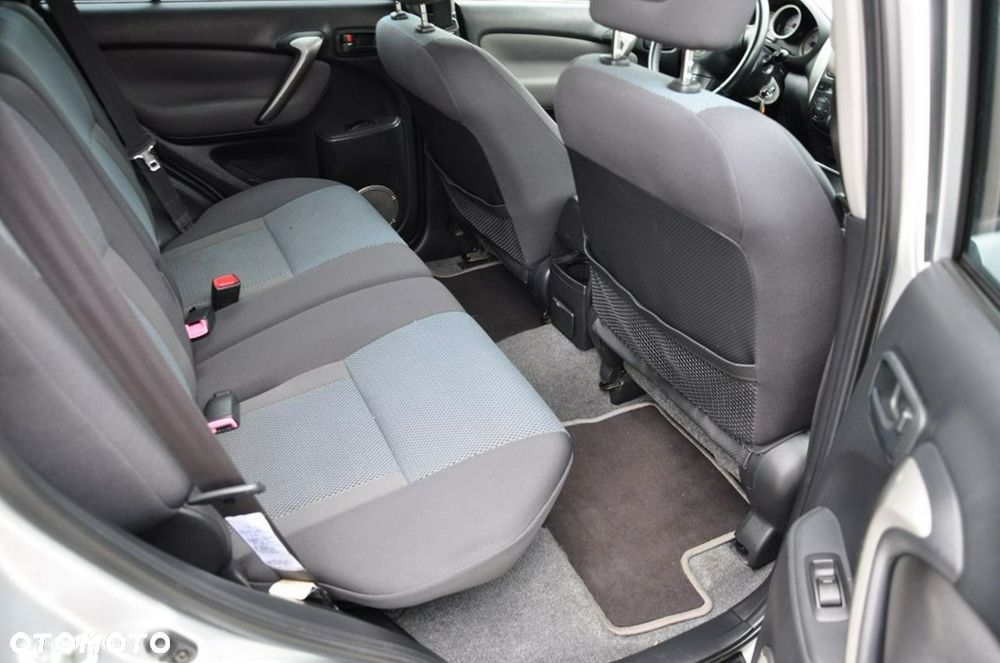 Toyota RAV4 2.0 VVT-i 4x4 - 26