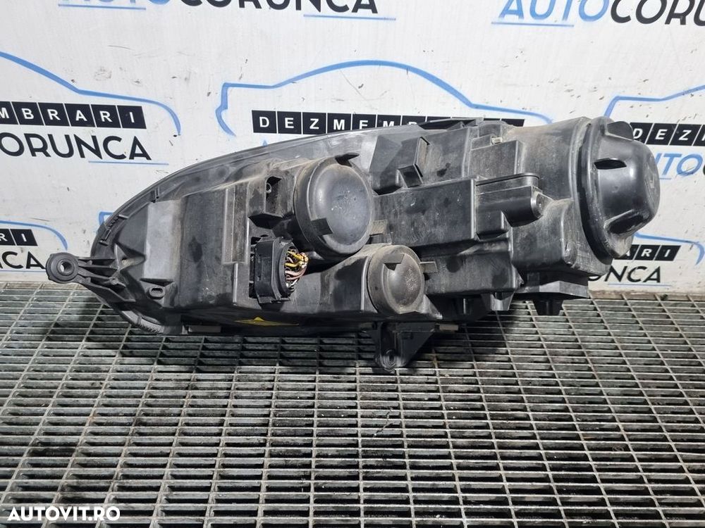 Far Dreapta Volkswagen Golf V Variant 2007 - 2009 Combi 4 Usi (1346) Xenon EUROPA - 2