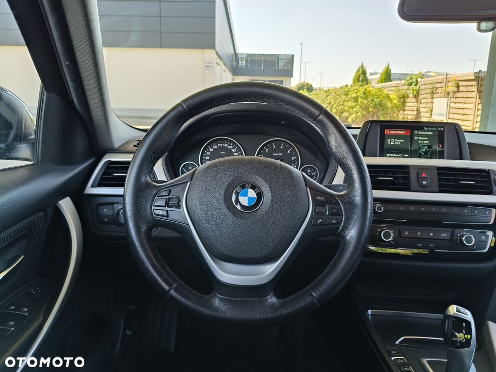 BMW Seria 3 318i - 15